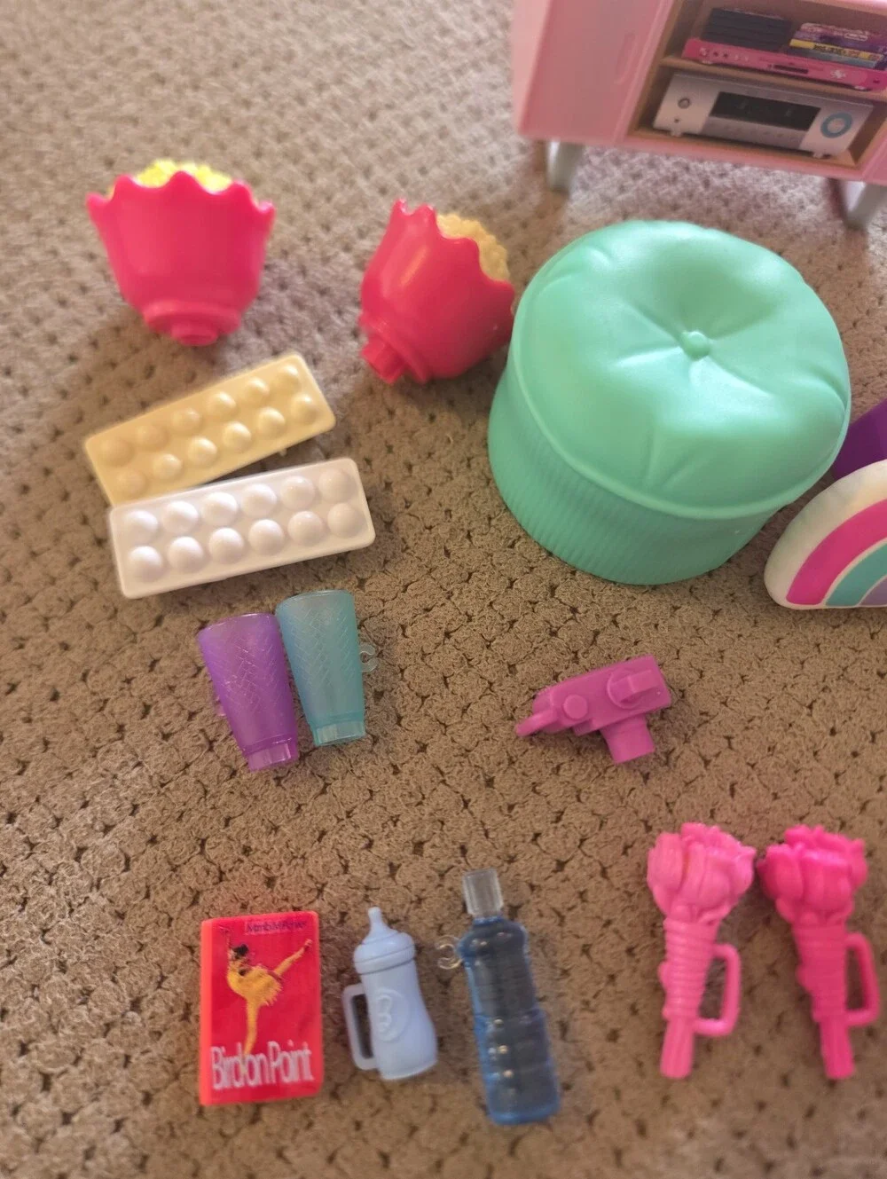 Barbie 29 piece lot of playset accessories for bathroom livingroom/dorm kitchen